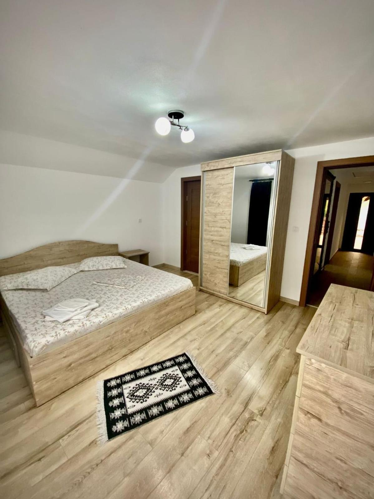 Hotel Casa Alex Curtea de Argeş Zewnętrze zdjęcie