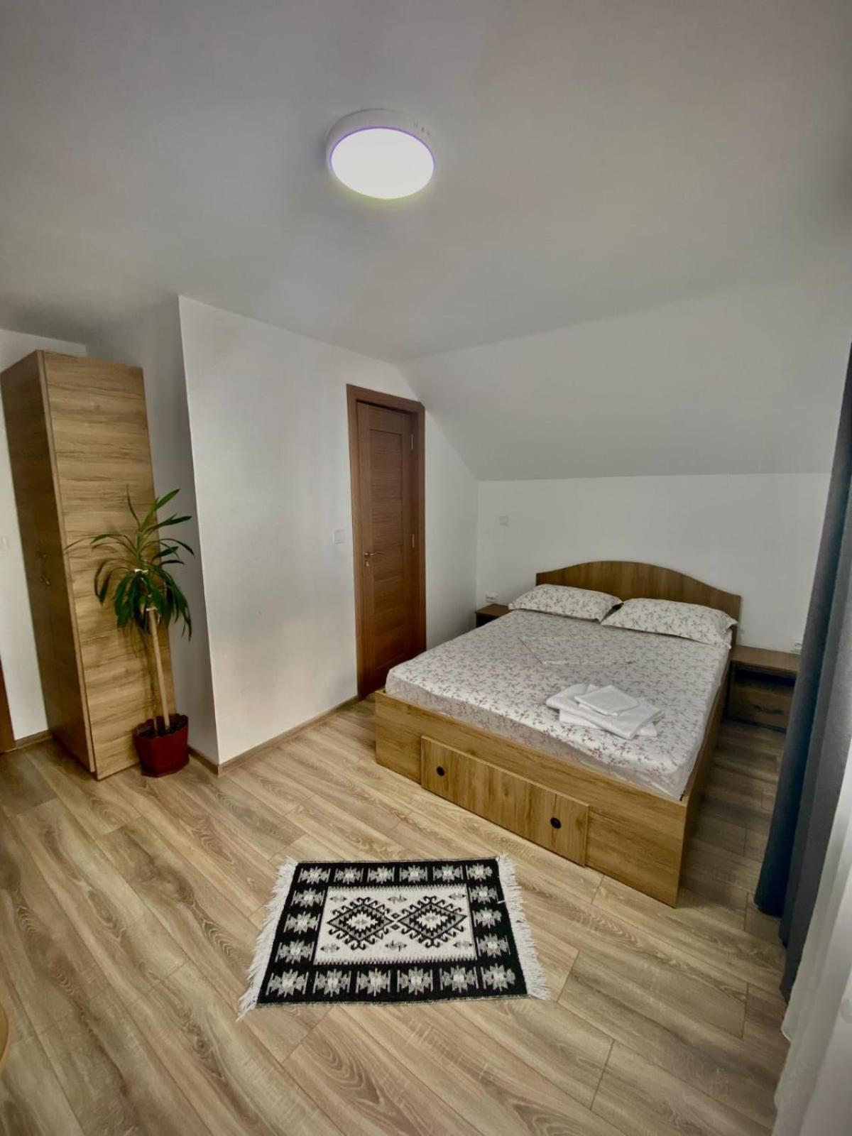 Hotel Casa Alex Curtea de Argeş Zewnętrze zdjęcie